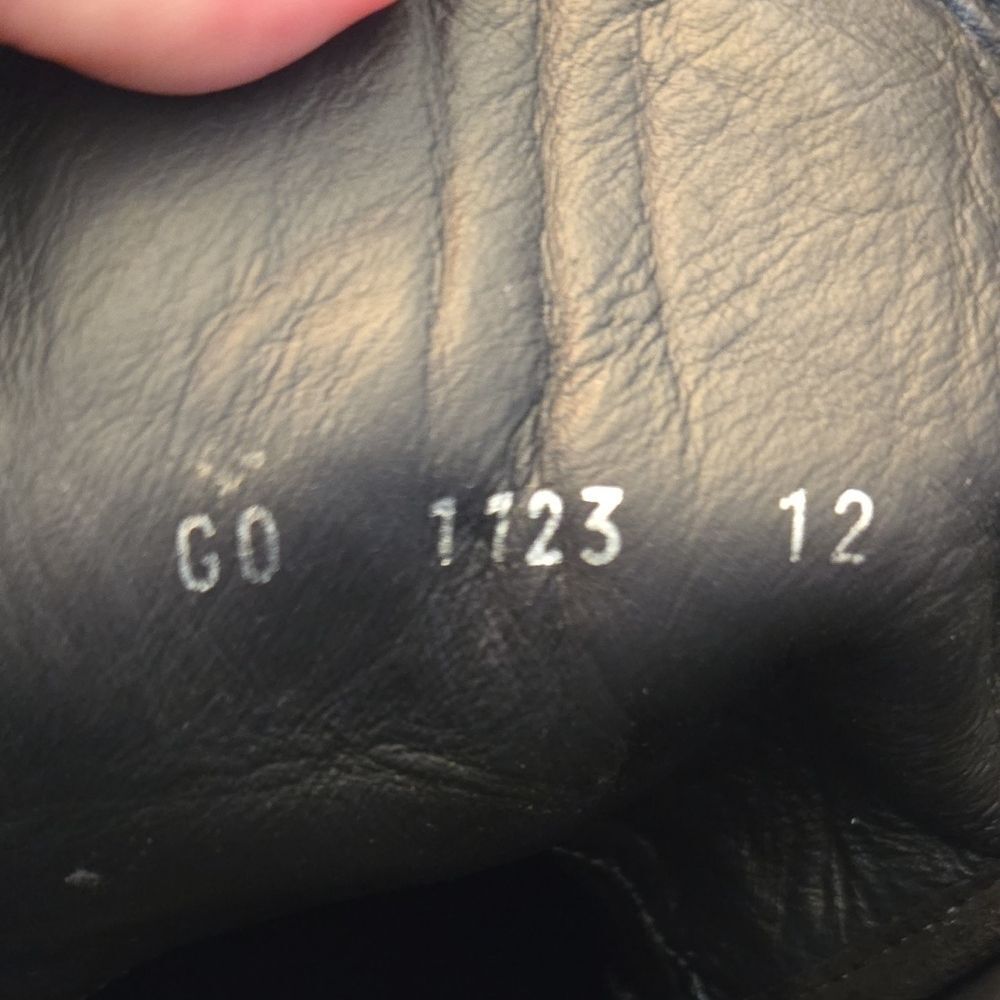 Louis Vuitton Black Leather Detail - Picture 9 of 10